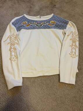 Anthropologie Akemi + Kin Boho Embroidered and Beaded Sweatshirt Size Small 100%